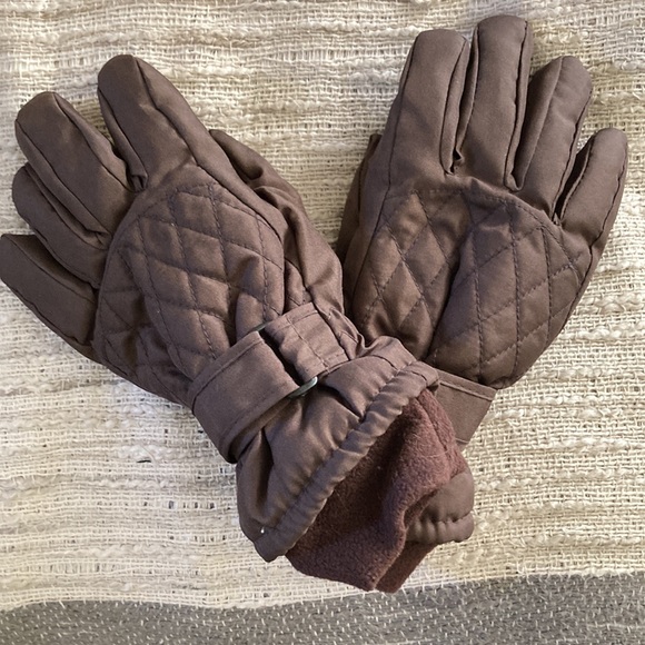 Outfit deal: Girls snow pants and snow gloves combo - Picture 5 of 7